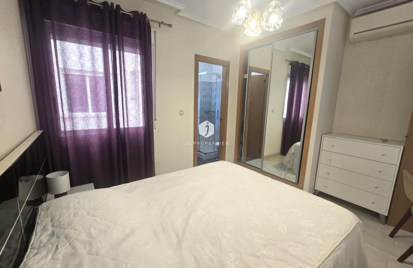 D'occasion - Appartement -
Torrevieja - Centro