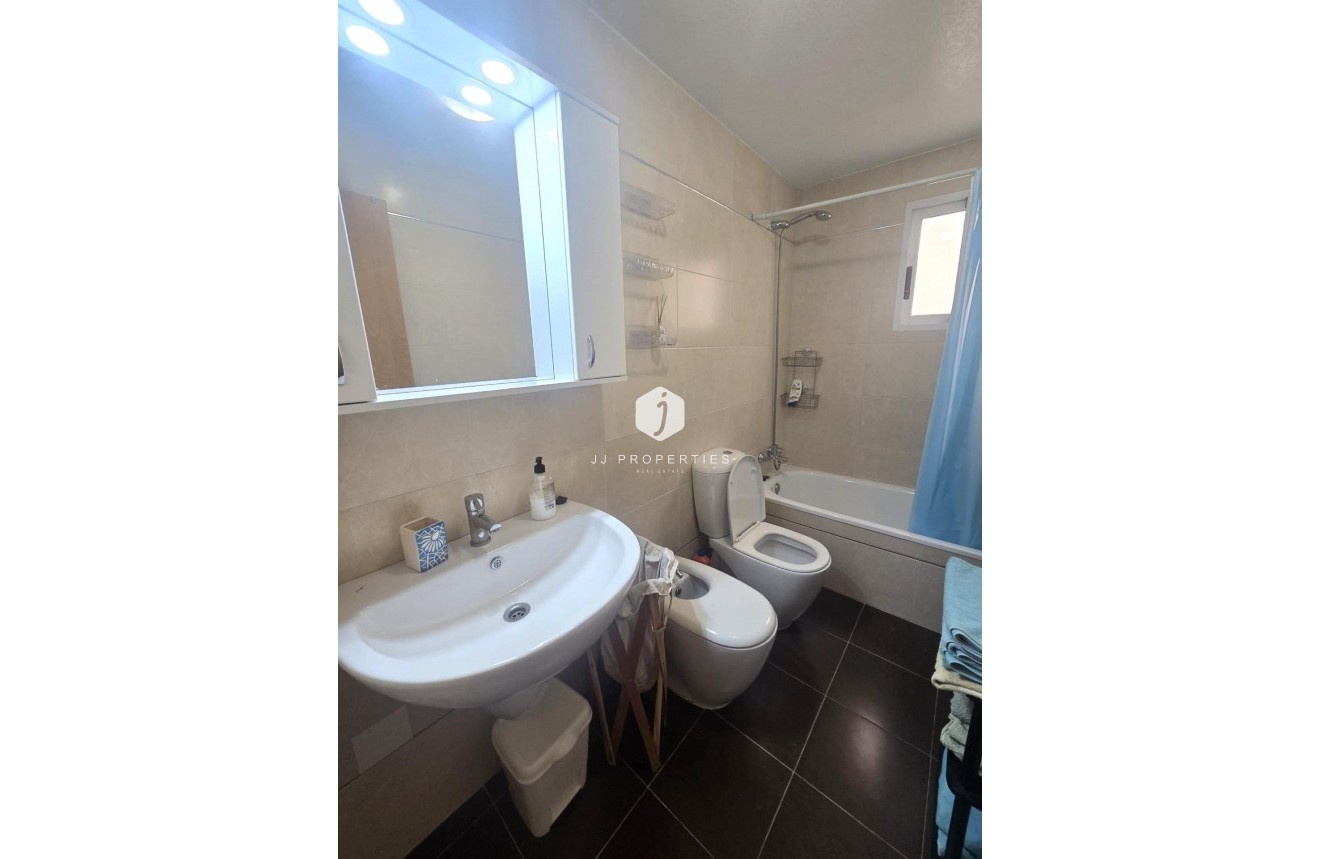 D'occasion - Appartement -
Torrevieja - Centro