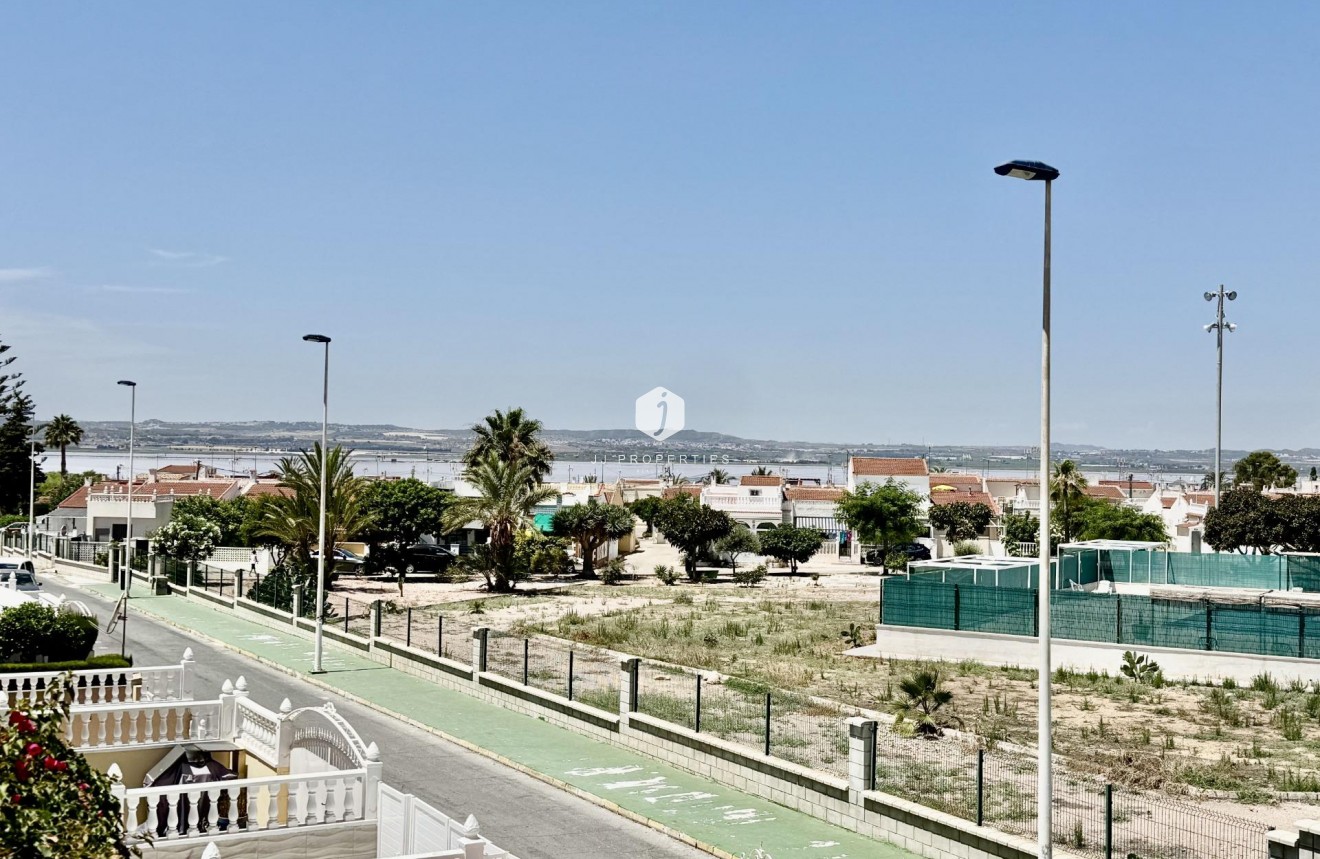D'occasion - Chalet -
Torrevieja - La Siesta - El Salado - Torreta