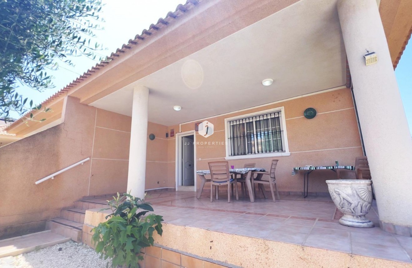 D'occasion - Villa -
Torrevieja - aguas nuevas