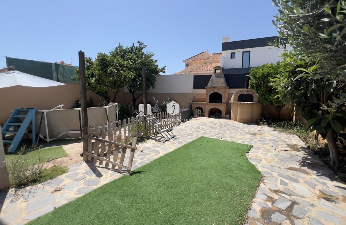 D'occasion - Villa -
Torrevieja - aguas nuevas