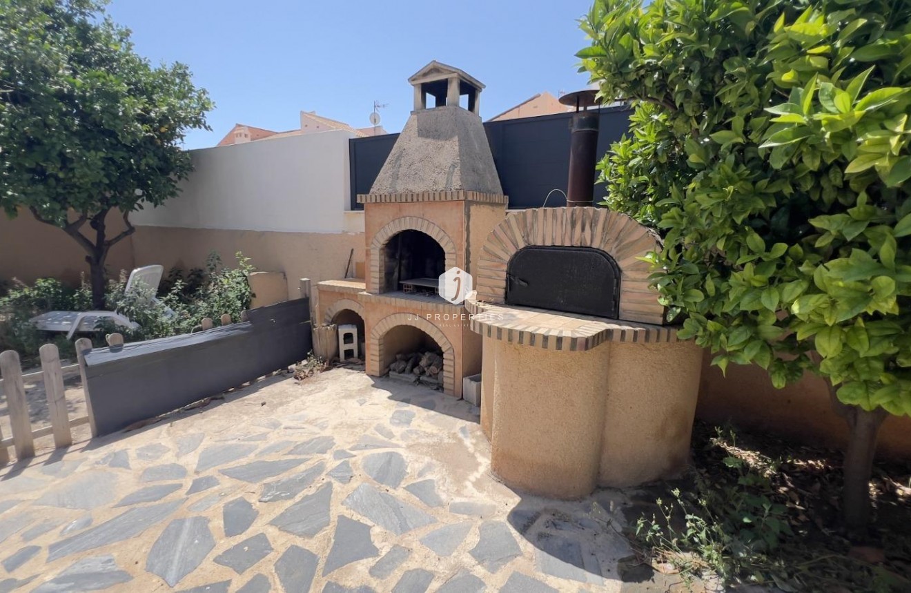 D'occasion - Villa -
Torrevieja - aguas nuevas