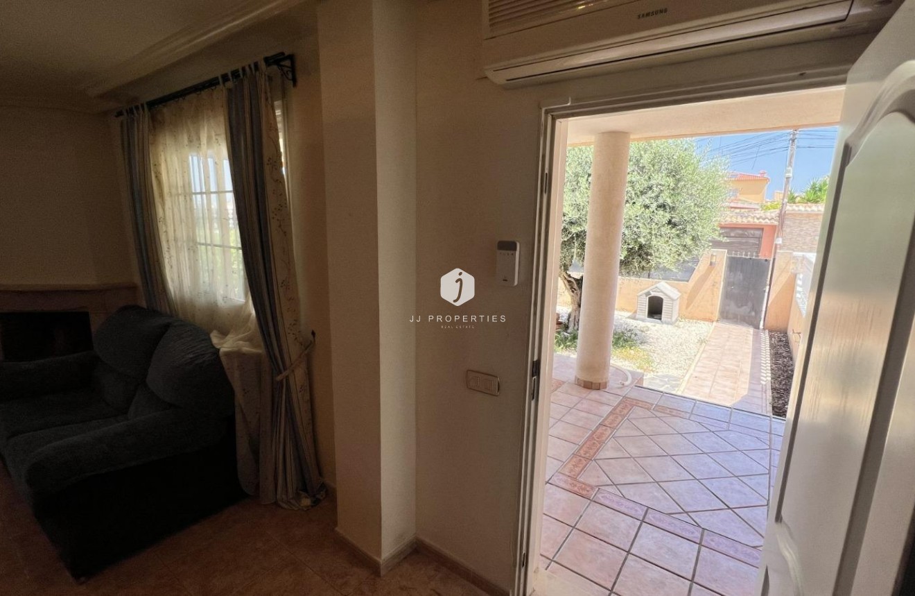 D'occasion - Villa -
Torrevieja - aguas nuevas