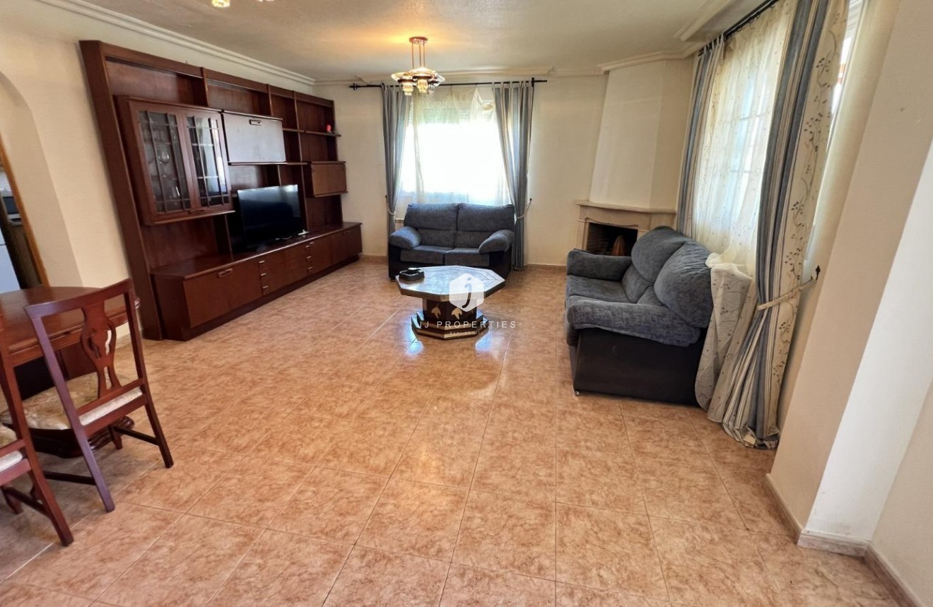 D'occasion - Villa -
Torrevieja - aguas nuevas