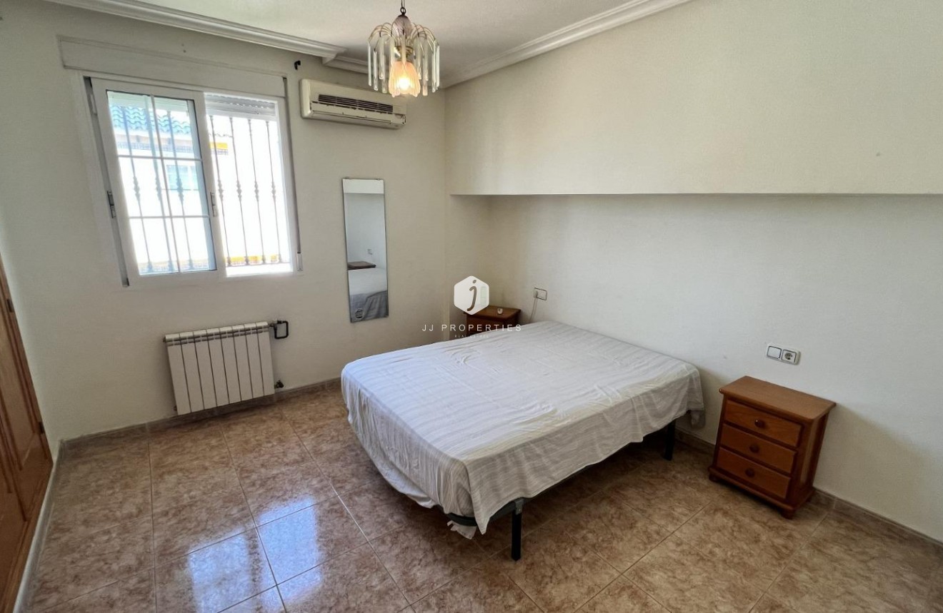 D'occasion - Villa -
Torrevieja - aguas nuevas