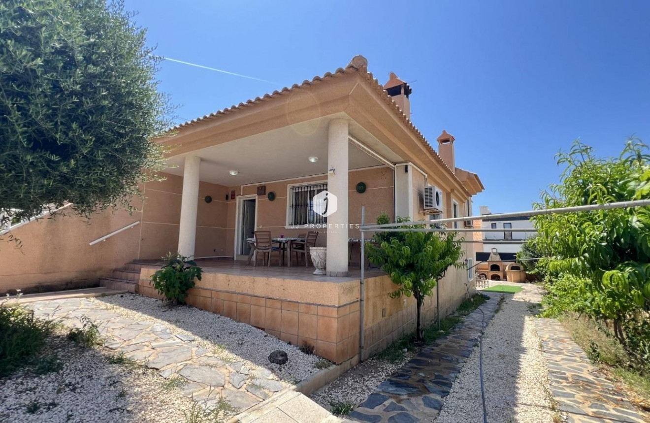 D'occasion - Villa -
Torrevieja - aguas nuevas
