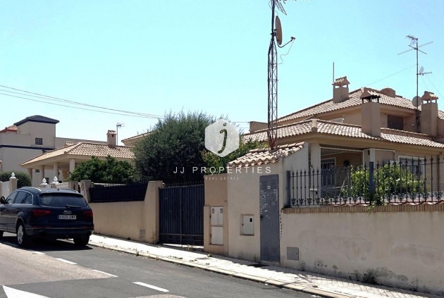 D'occasion - Villa -
Torrevieja - aguas nuevas