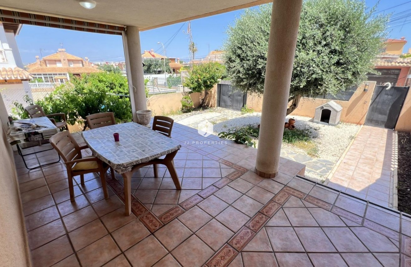 D'occasion - Villa -
Torrevieja - aguas nuevas