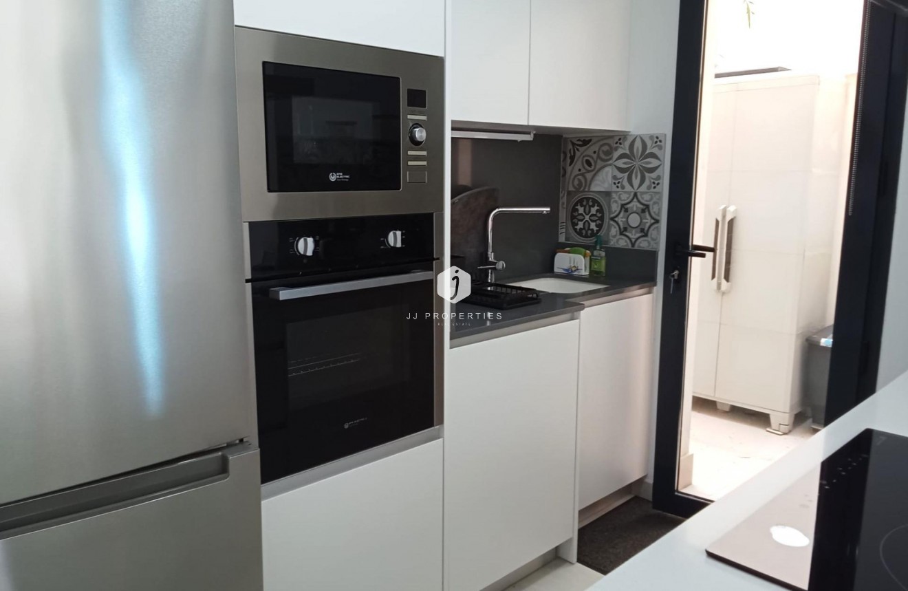 D'occasion - Appartement -
Torrevieja - Estacion de autobuses