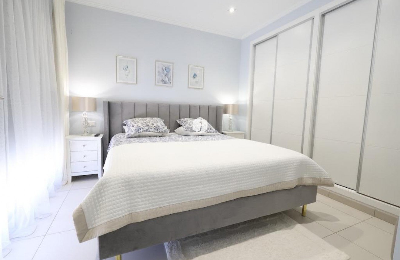 Resale - Duplex -
Orihuela Costa - Costa Blanca