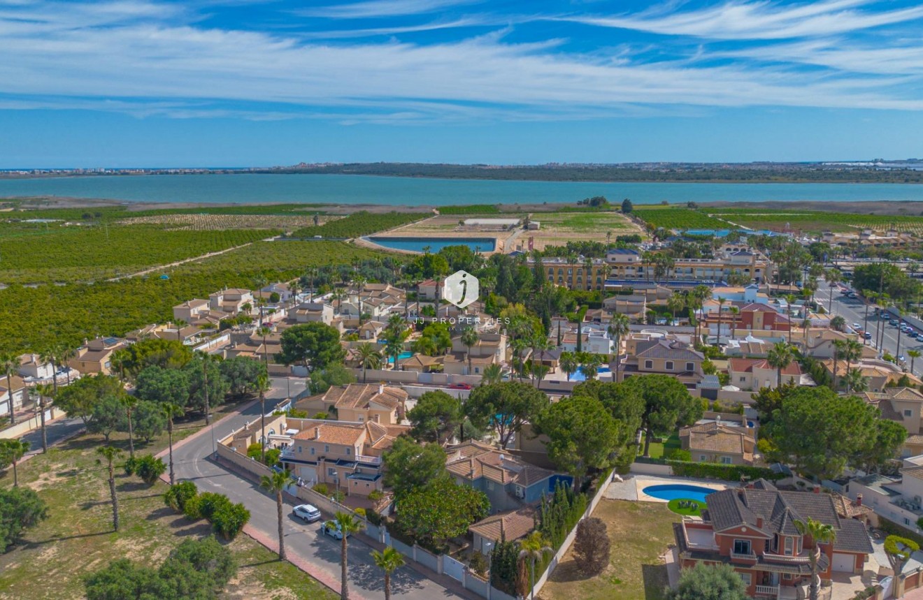 Z drugiej ręki - Villa -
Rojales - Pueblo Bravo
