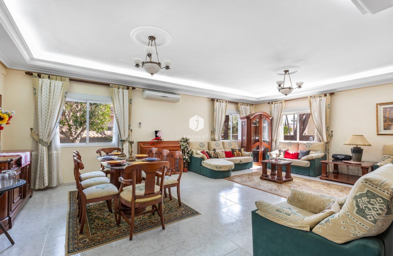 Z drugiej ręki - Villa -
Rojales - Pueblo Bravo