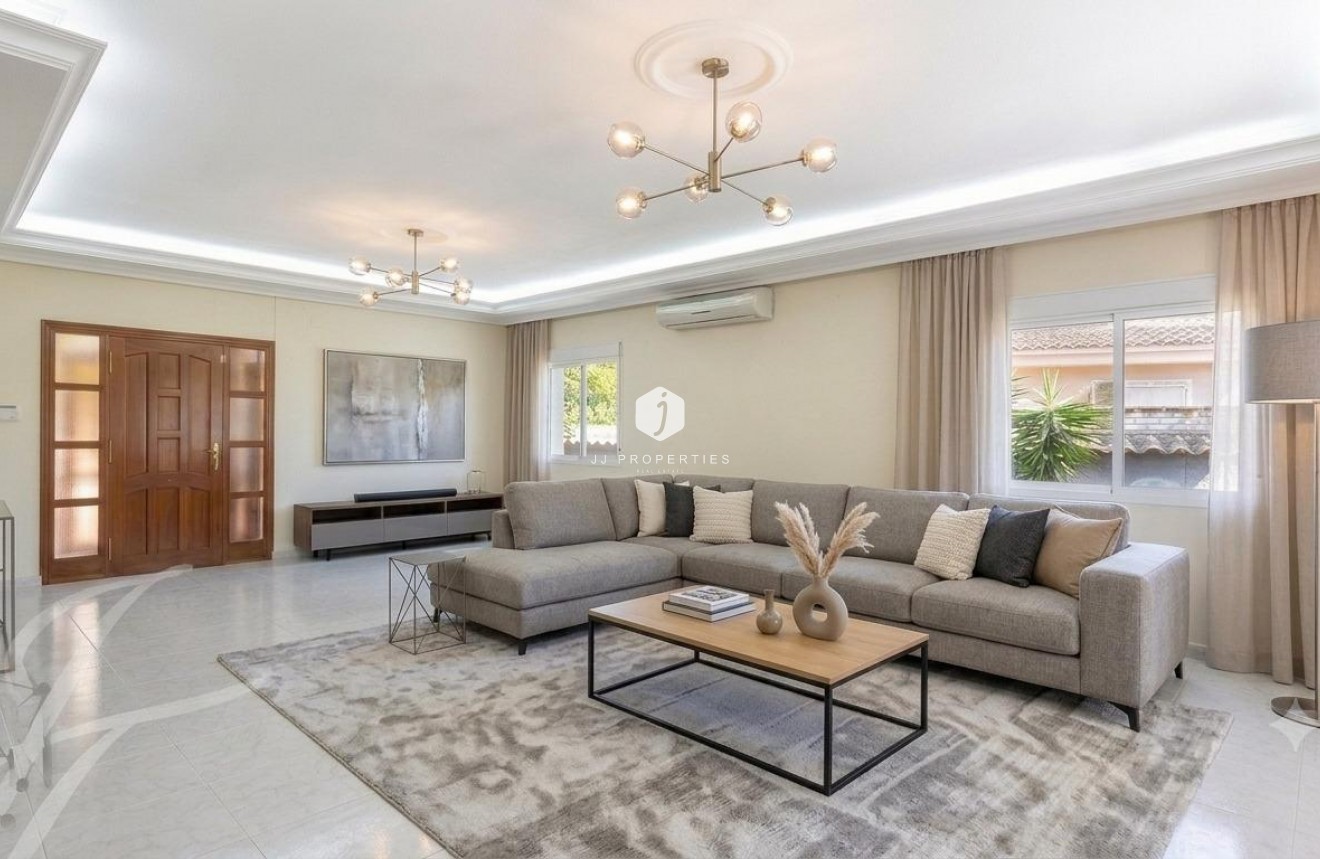 Z drugiej ręki - Villa -
Rojales - Pueblo Bravo