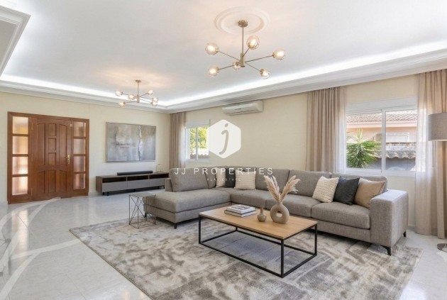 Z drugiej ręki - Villa -
Rojales - Pueblo Bravo