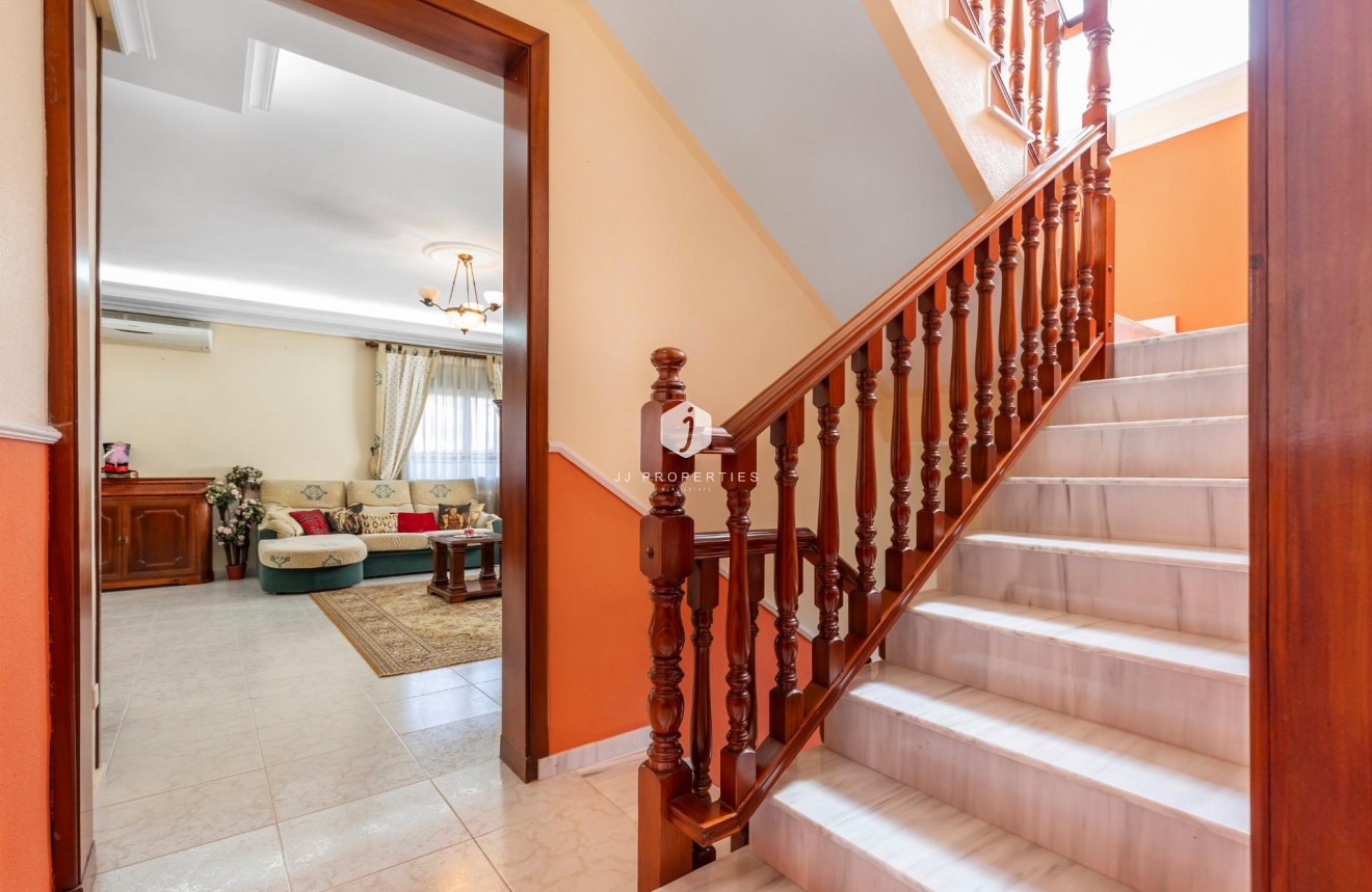 Z drugiej ręki - Villa -
Rojales - Pueblo Bravo