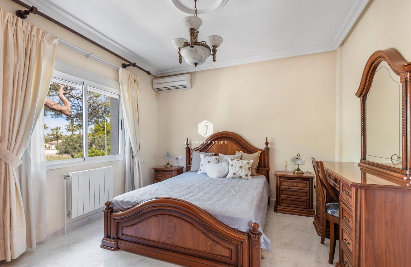 Z drugiej ręki - Villa -
Rojales - Pueblo Bravo