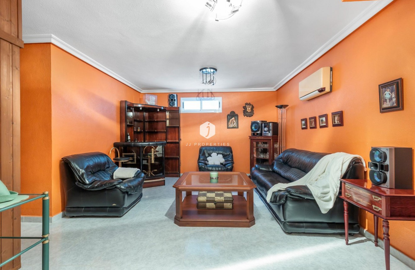Z drugiej ręki - Villa -
Rojales - Pueblo Bravo