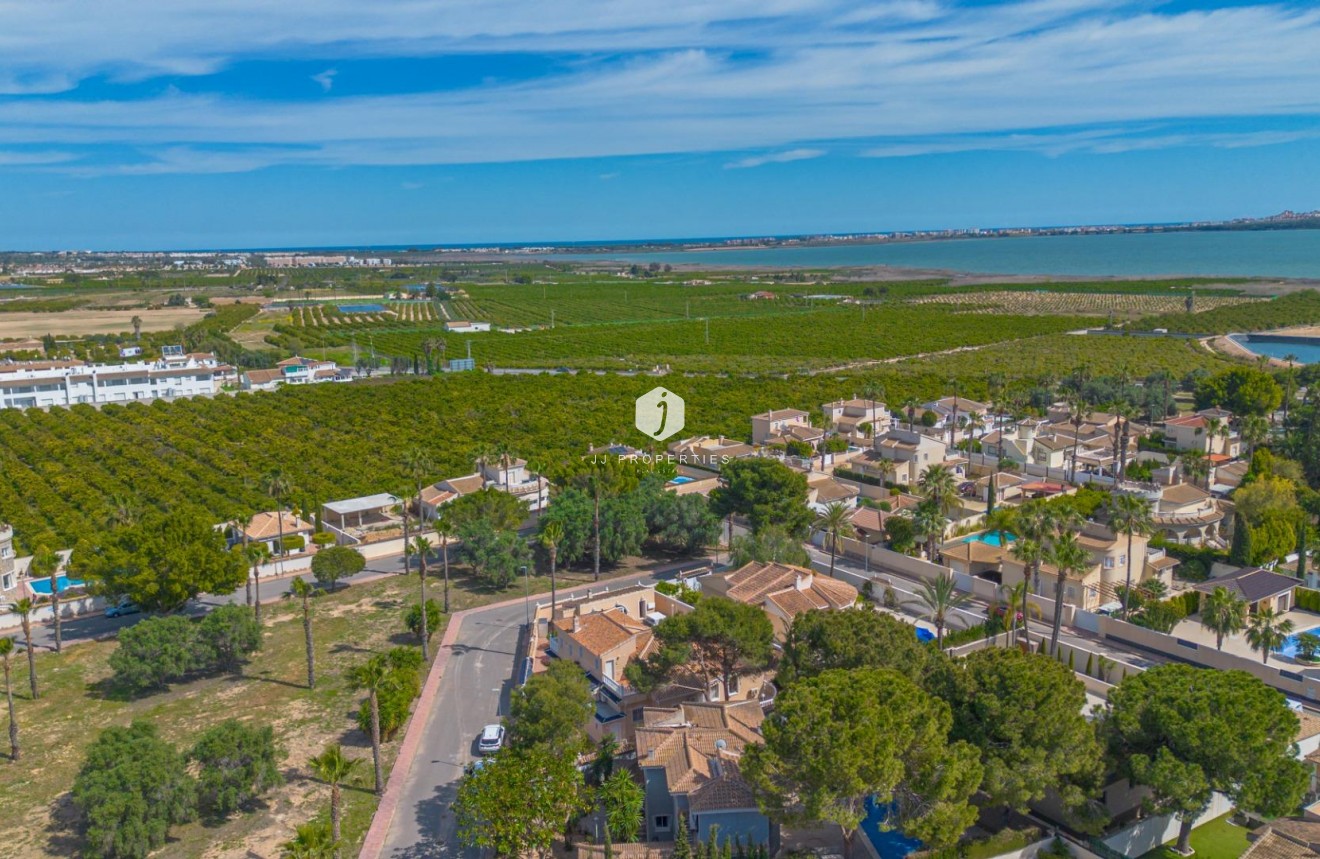 Z drugiej ręki - Villa -
Rojales - Pueblo Bravo