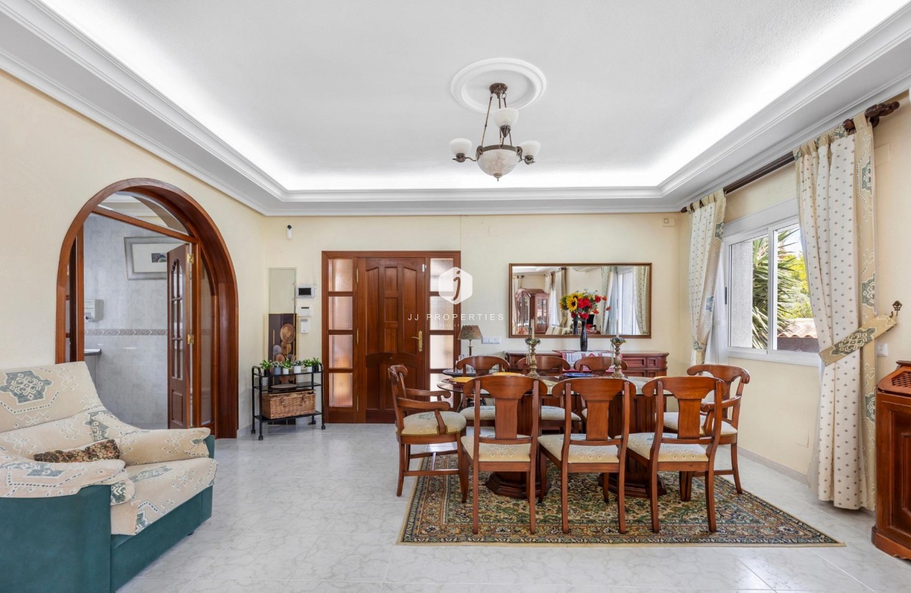Z drugiej ręki - Villa -
Rojales - Pueblo Bravo