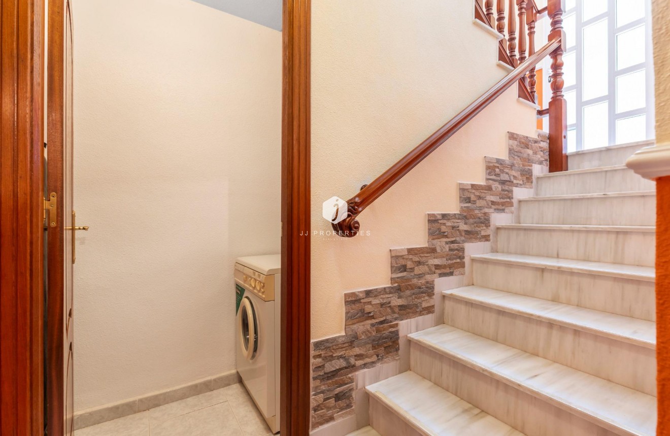 Z drugiej ręki - Villa -
Rojales - Pueblo Bravo