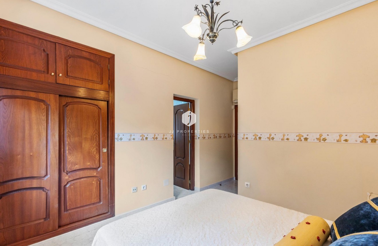 Z drugiej ręki - Villa -
Rojales - Pueblo Bravo