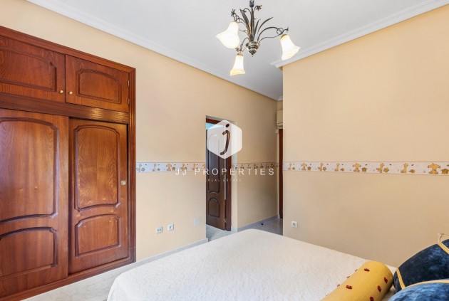 Z drugiej ręki - Villa -
Rojales - Pueblo Bravo