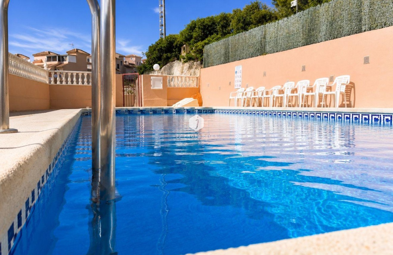 Resale - Chalet -
Orihuela Costa - La Zenia
