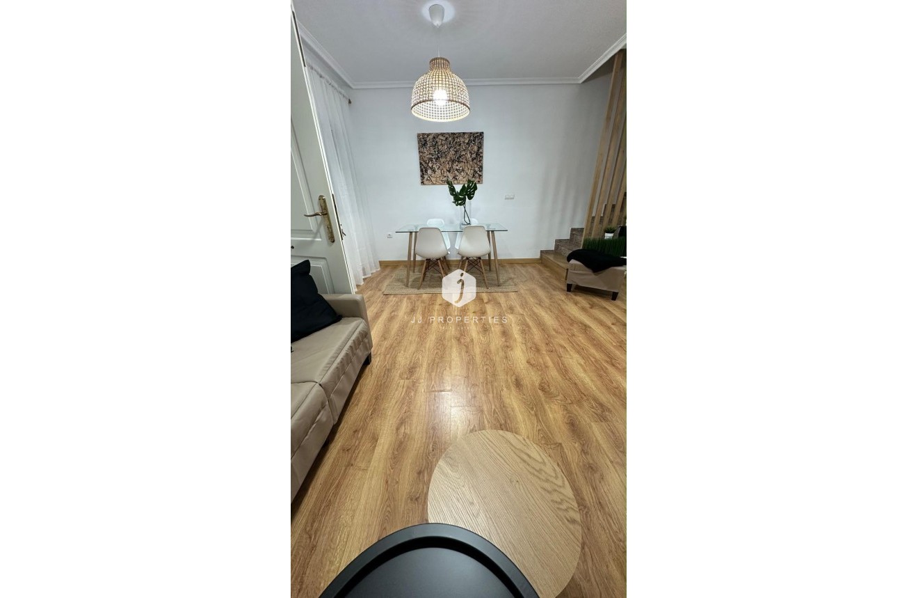 Resale - Chalet -
Orihuela Costa - La Zenia