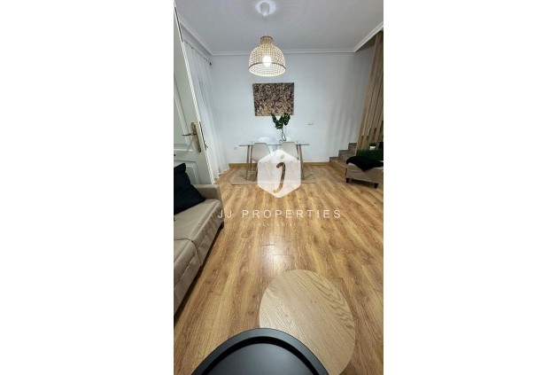 Resale - Chalet -
Orihuela Costa - La Zenia