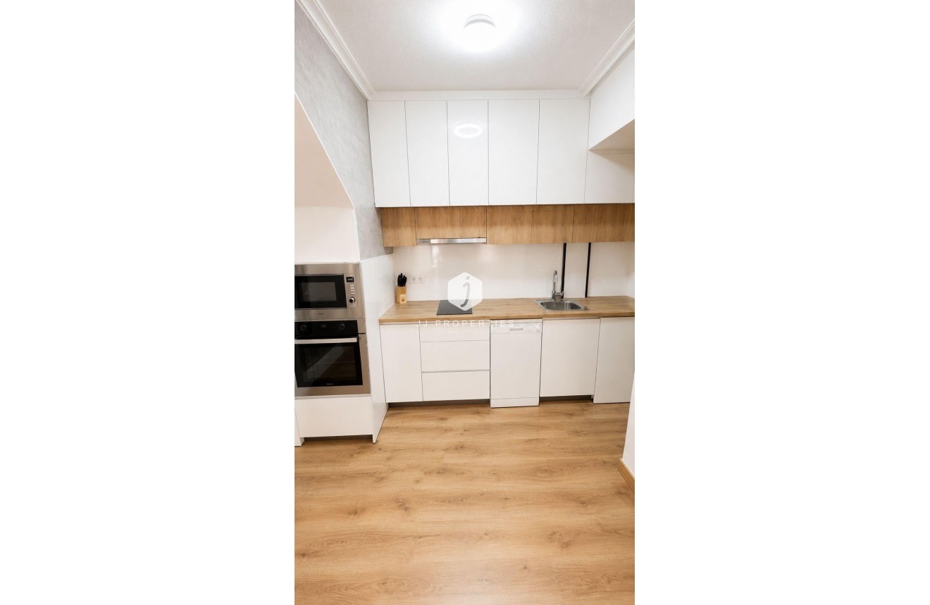 Resale - Chalet -
Orihuela Costa - La Zenia