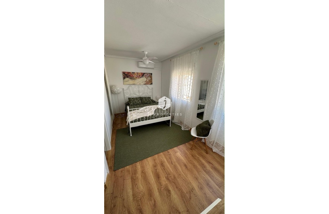 Resale - Chalet -
Orihuela Costa - La Zenia