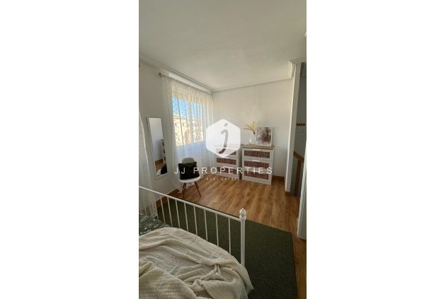 Resale - Chalet -
Orihuela Costa - La Zenia