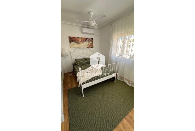 Resale - Chalet -
Orihuela Costa - La Zenia