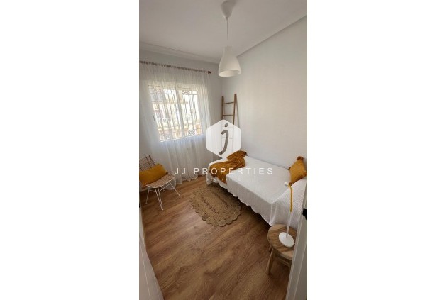 Resale - Chalet -
Orihuela Costa - La Zenia