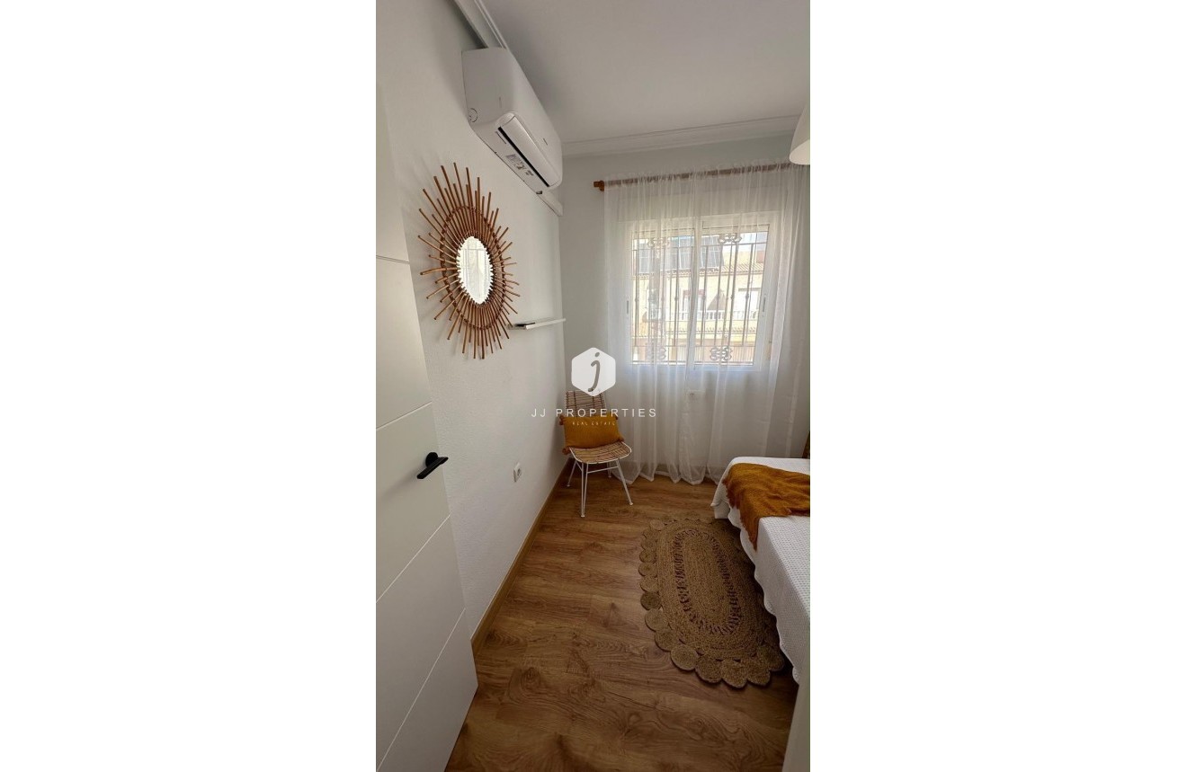 Resale - Chalet -
Orihuela Costa - La Zenia