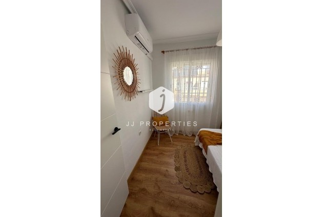 Resale - Chalet -
Orihuela Costa - La Zenia