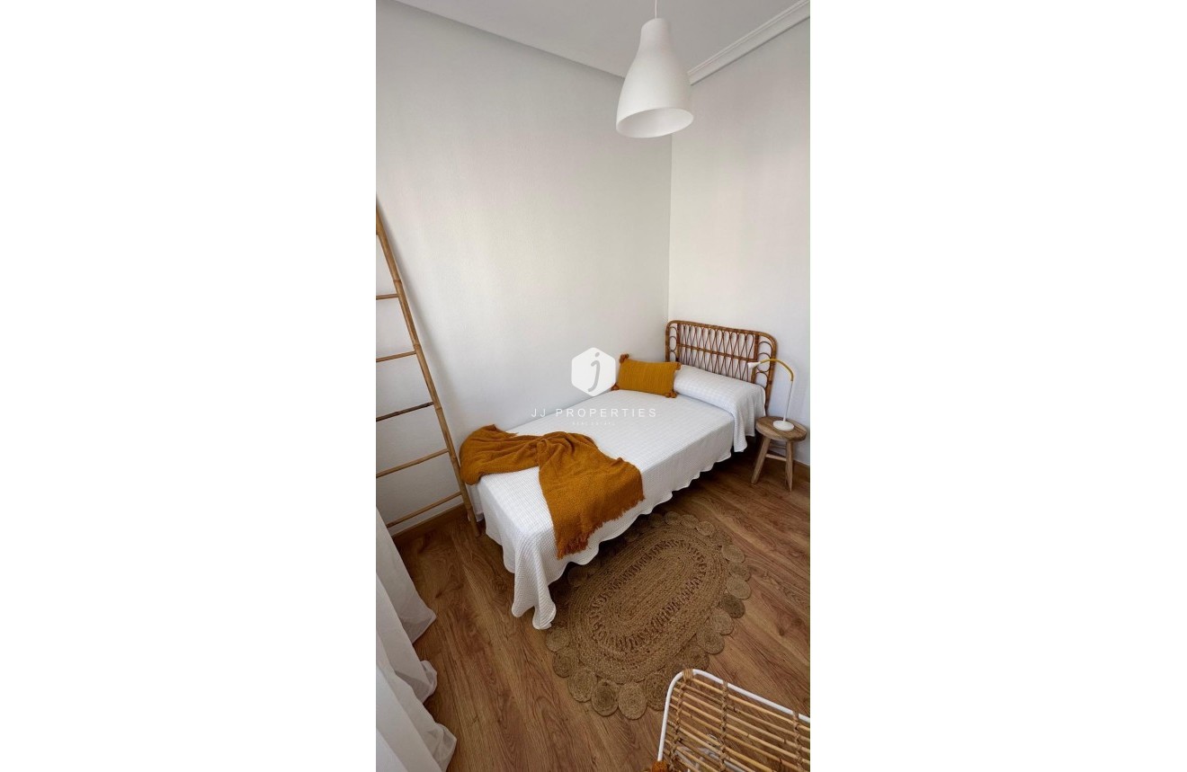 Resale - Chalet -
Orihuela Costa - La Zenia