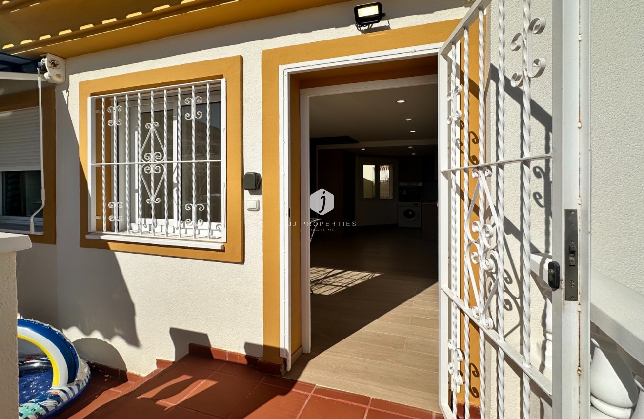Resale - Apartment / flat -
Orihuela Costa - Costa Blanca
