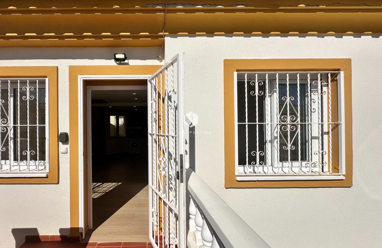 Resale - Apartment / flat -
Orihuela Costa - Costa Blanca
