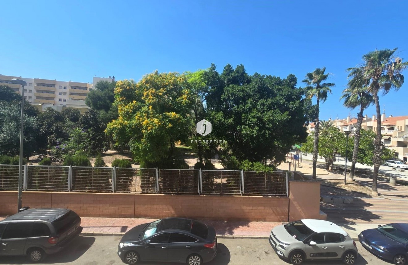 Tweedehands - Appartement / flat -
Torrevieja - Habaneras