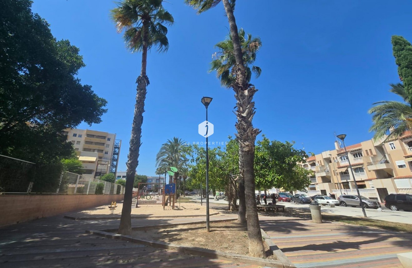 Tweedehands - Appartement / flat -
Torrevieja - Habaneras