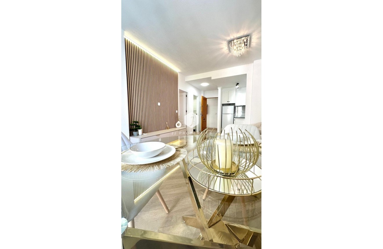 Tweedehands - Appartement / flat -
Torrevieja - Centro