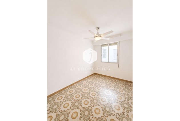 Resale - Apartment / flat -
Torrevieja - Playa del Cura