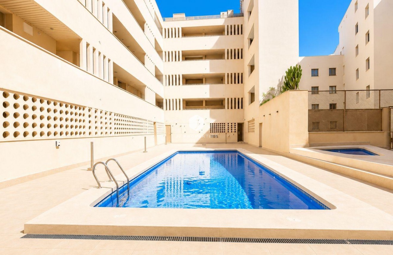 Resale - Apartment / flat -
Torrevieja - Playa del Cura