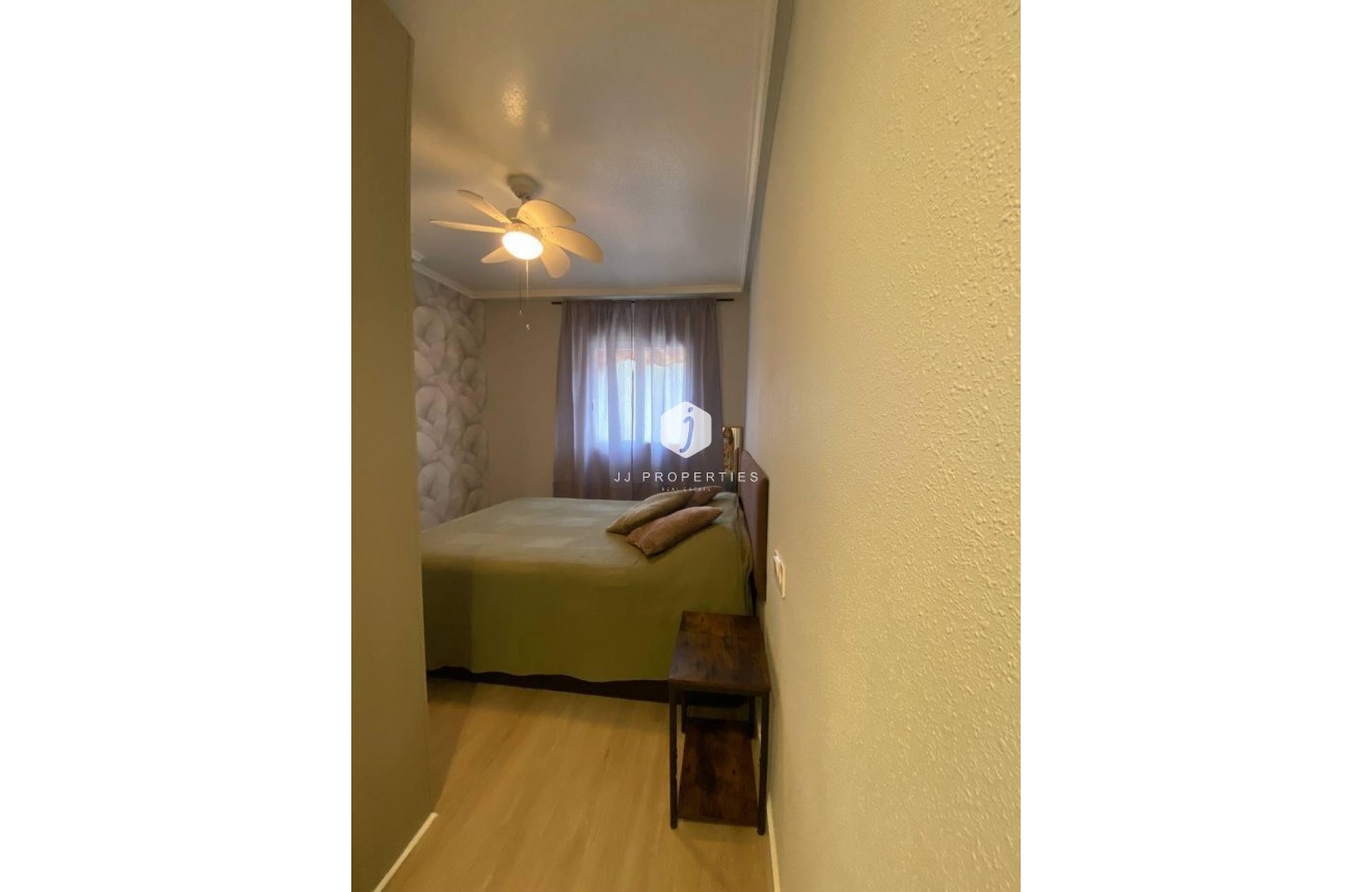 Resale - Apartment / flat -
Torrevieja - Playa del Cura