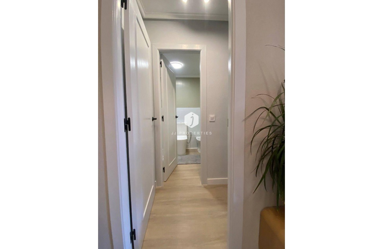 Resale - Apartment / flat -
Torrevieja - Playa del Cura