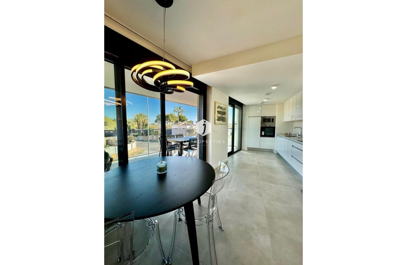 Resale - Apartment / flat -
Dehesa de Campoamor - Costa Blanca