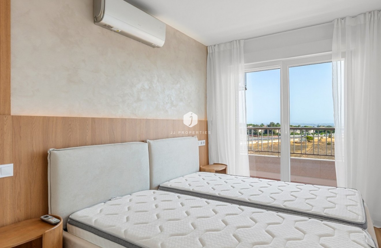 Resale - Apartment / flat -
Orihuela Costa - Costa Blanca