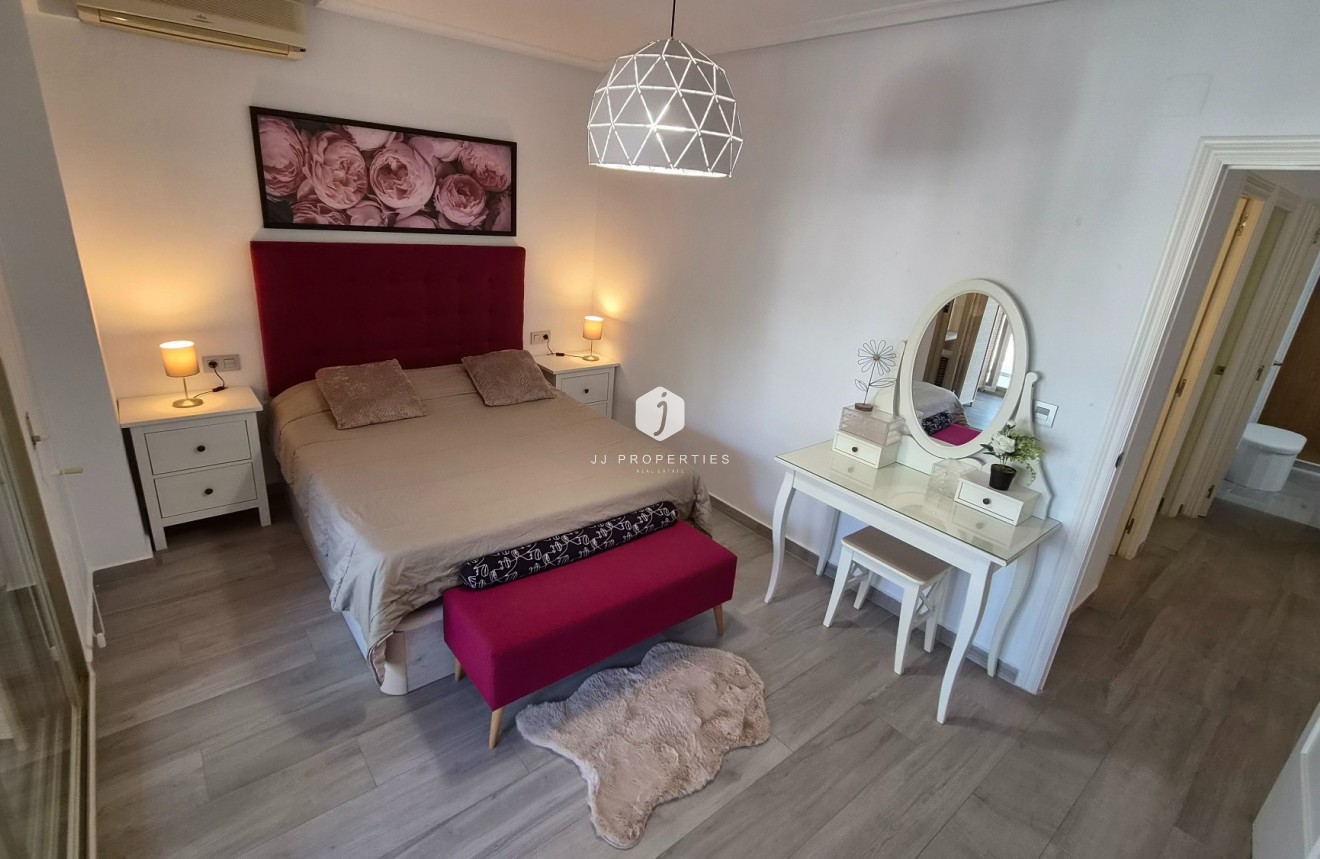 Z drugiej ręki - Mieszkanie w bloku -
Torrevieja - Costa Blanca
