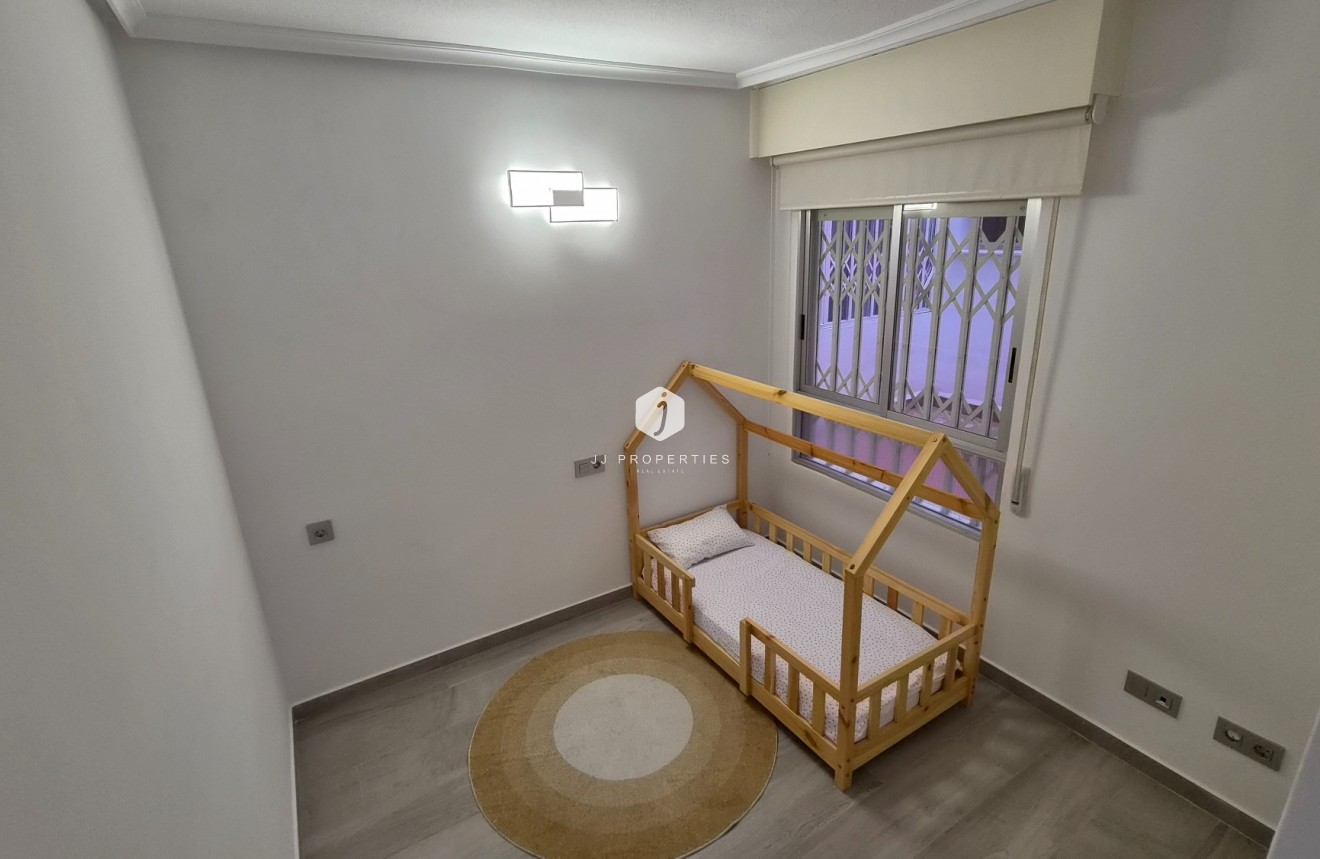 Z drugiej ręki - Mieszkanie w bloku -
Torrevieja - Costa Blanca